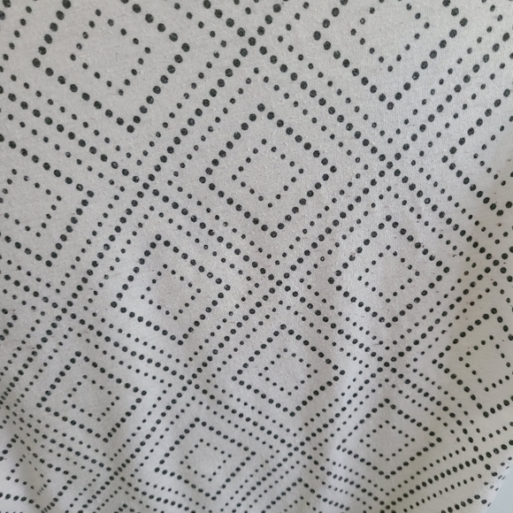 ✨️5 for $25✨️ Xs Kismet Diamond Patterned 3/4 Sleeve Top - Picture 2 of 4